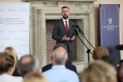 Szef MON ostro o agresji na granicy: To atak na Polskę