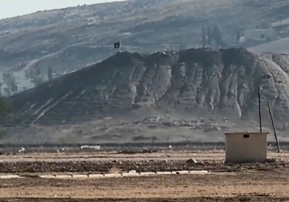 Zastava Islamske države koja se viorila iznad Kobane