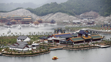 Chiny - replikę pałacu letniego Yuanmingyuan otwarto w Hengdian, 1000 km od Pekinu