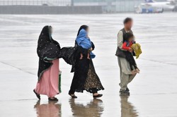 Kolejny samolot z Afgańczykami przyleciał do Polski. "Zadanie na rzecz Litwy"