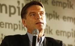 Paweł Nowacki: Lis w Onecie - nowa jakość, czy stare dekoracje?