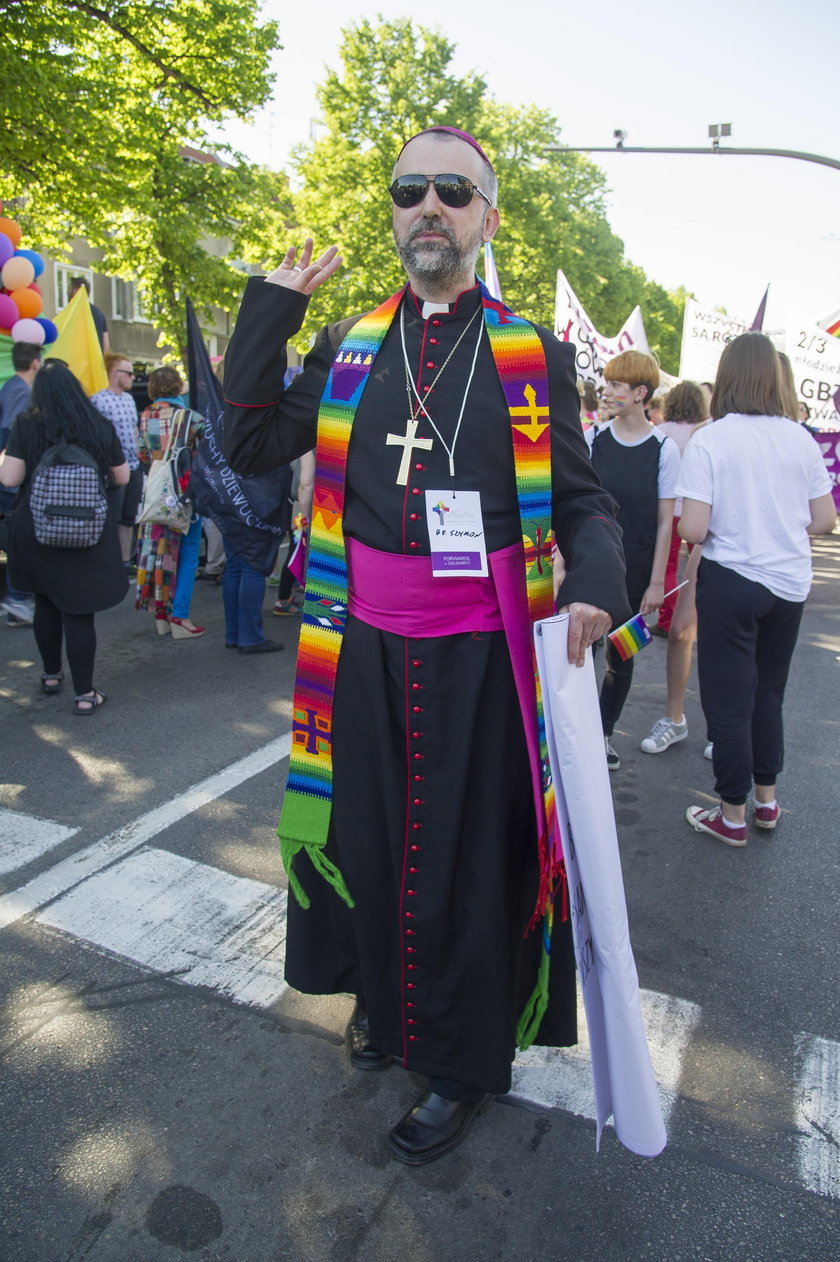Ks. Szymon Niemiec podczas Trójmiejskiego Marszu Równości w 2017 r.
