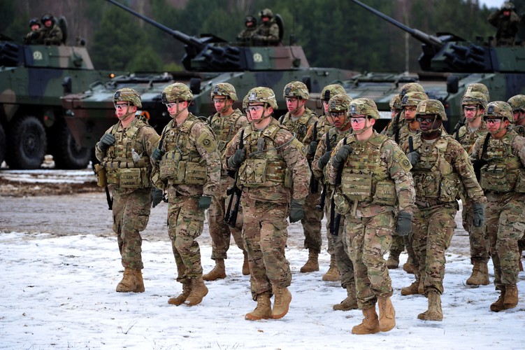 W najbliższych tygodniach, jako tak zwany Stryker Detachment, będą prowadzić treningi własne oraz na przełomie lutego i marca br. uczestniczyć w zajęciach z 1. batalionem piechoty zmotoryzowanej Błękitnej Brygady. 

<br><br> fot. (mb/mr) PAP/Marcin Bielecki