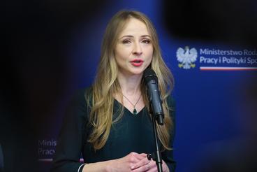 Minister rodziny, pracy i polityki społecznej Agnieszka Dziemianowicz-Bąk