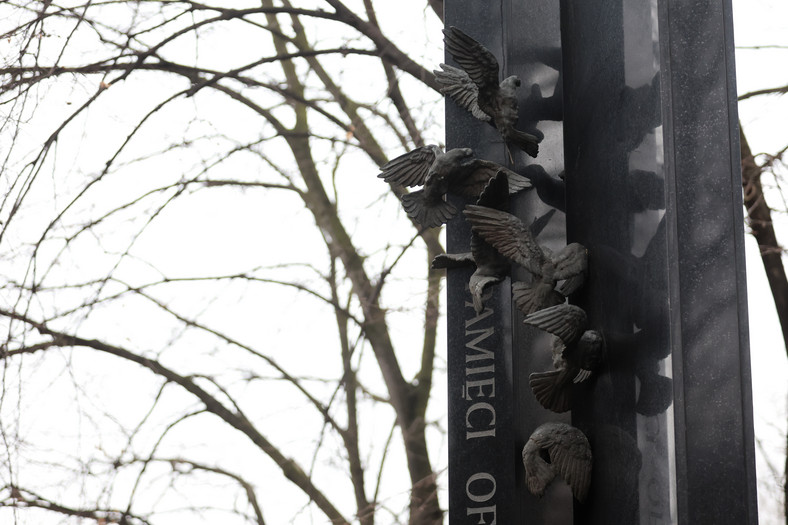Katowice, 28.01.2024. Pomnik upamiętniający zmarłych w katastrofie MTK w Katowicach