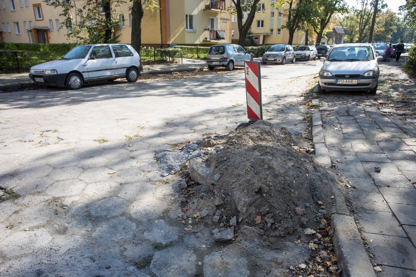 Mają pieniądze, a przesuwają inwestycje