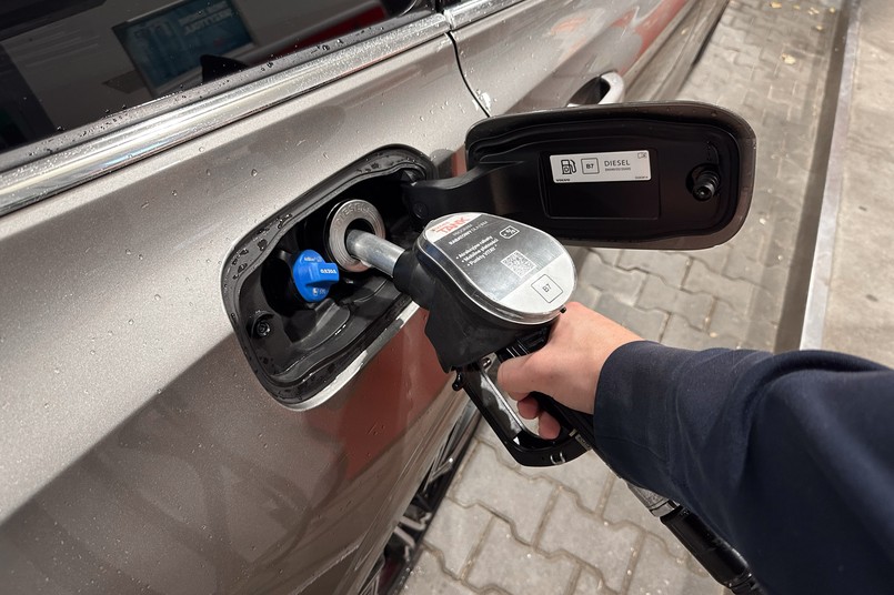 Tankowanie samochodu, olej napędowy