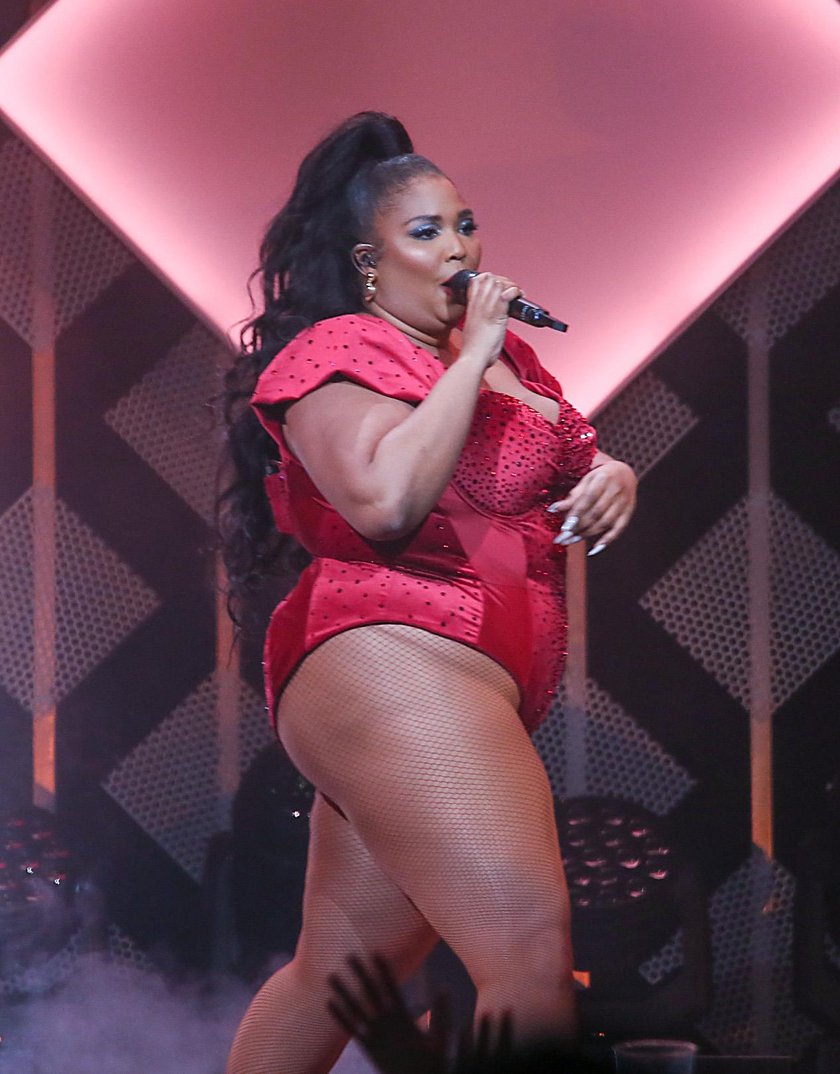 Lizzo w bikini na brazylijskiej plaży