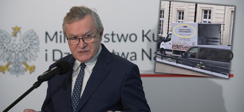 Zaczęło się. W ministerstwie aż huczy. "Niszczymy dokumenty"