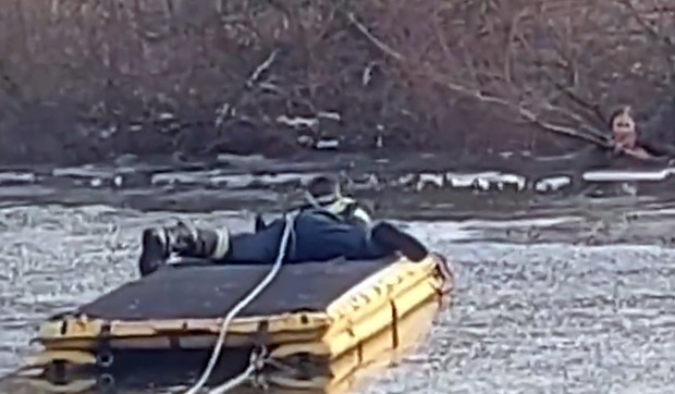 Žena sa psom upala u vodu u Krnjači