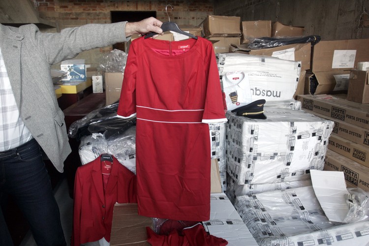 Części garderoby po upadlych liniach lotniczych OLT Express