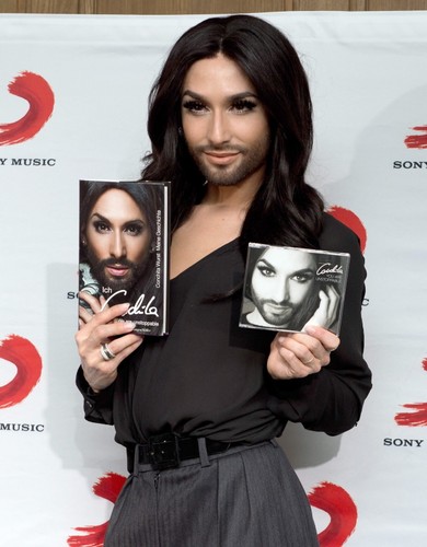 Conchita Wurst promuje swoją autobiografię w Berlinie