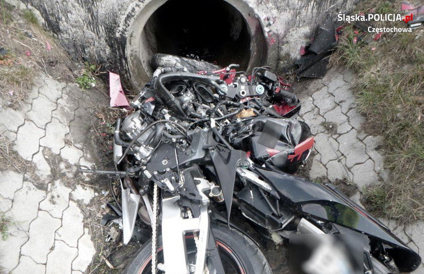 Tragedia na drodze. Motocykl wbił się w kanał