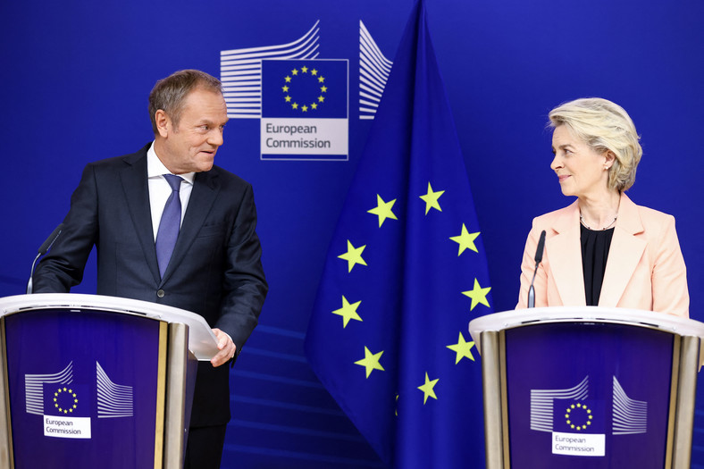 Donald Tusk i przewodnicząca Komisji Europejskiej Ursula von der Leyen w Brukseli, 25 października 2023 r.