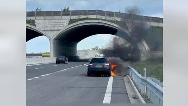 Horiace auto na rýchlostnej ceste R7