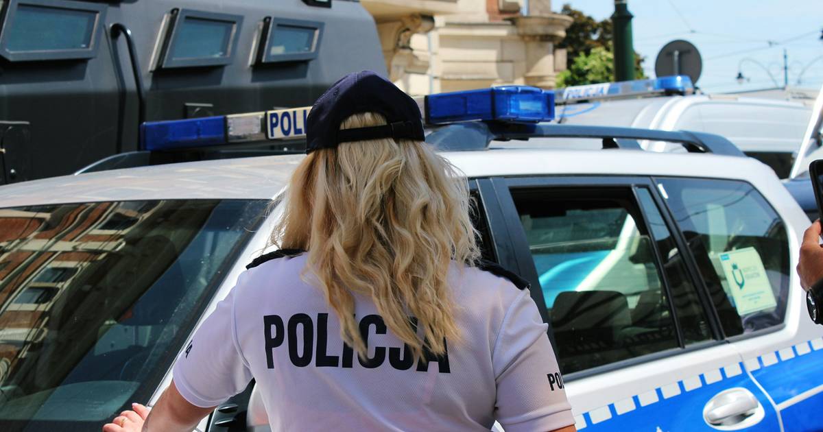 Policjantka opowiada o tatuażach na służbie. "Nie musisz się obawiać"