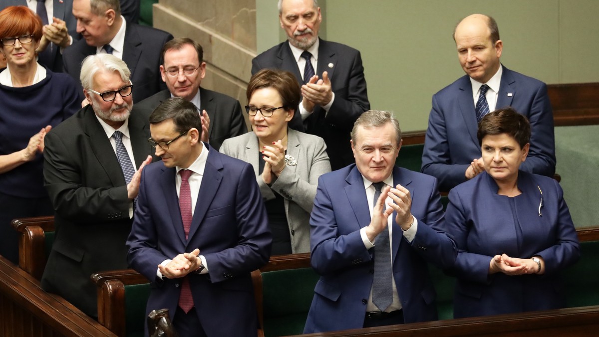 Dziś o północy rozstrzygną się losy nowego gabinetu