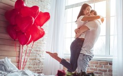 Ekspertka: Przytulanie i bliskość są konieczne dla rozwijania się miłości