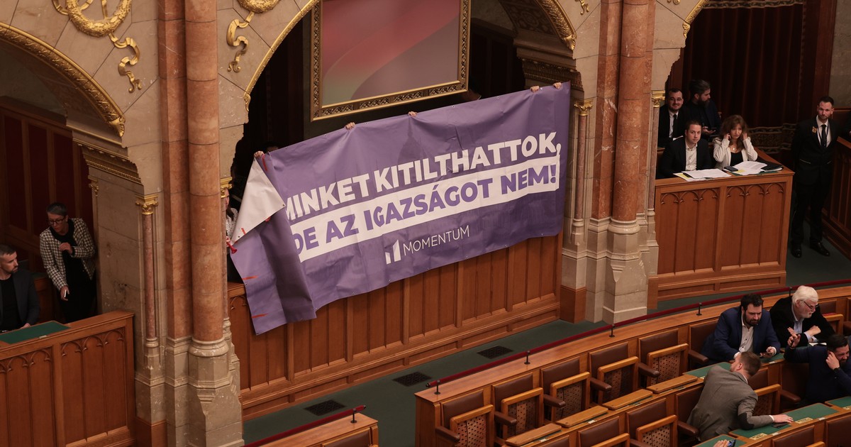 Félperces dudaszó zavarta meg a szavazást a Parlamentben, de mindhiába: elfogadták az Alaptörvény-módosítást