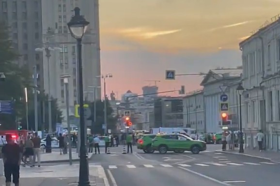 (VIDEO) EKSPLOZIJA U CENTRU MOSKVE Ima mrtvih: Spasilačke ekipe na terenu