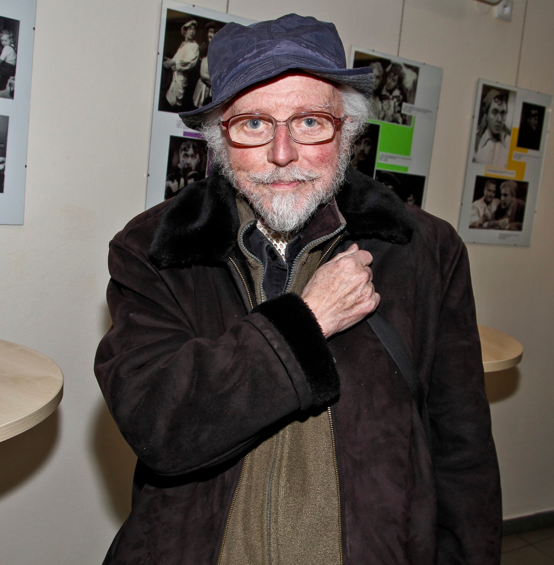 Český herec a dabér Stanislav Fišer († 90).