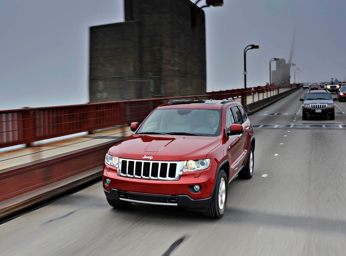 Jeep to ikona samochodów 4x4. Teraz słynna marka nabiera sił pod skrzydłami Fiata. W Polsce pojawiły się właśnie nowości amerykańskiej legendy bezdroży - oto Jeep Wrangler Unlimited i Jeep Grand Cherokee...