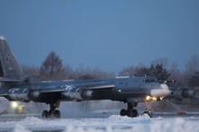 Mocarstwa eskalują kampanię strachu. Bombowce symulowały atak