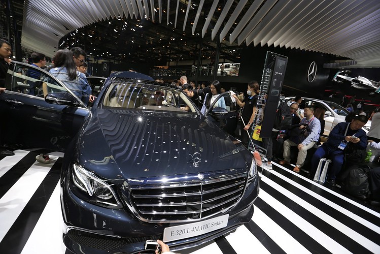 Mercedes-Benz E 320 L 4MATIC Sedan