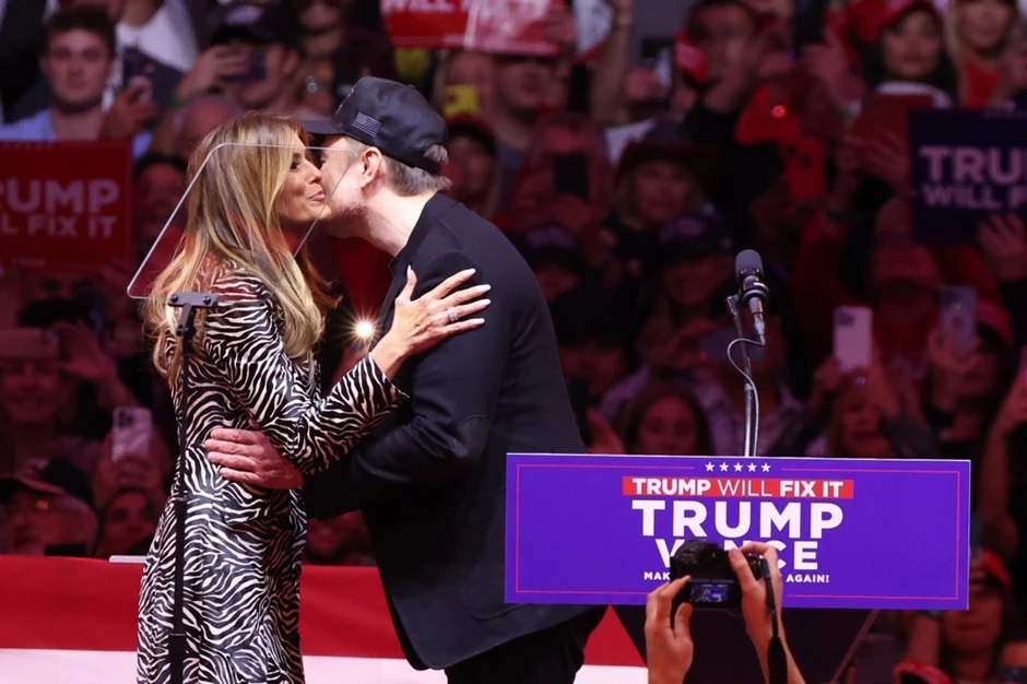 Melanija Tramp i Ilon Mask na predizbornom mitingu u Njujorku 27. oktobra 2024. 