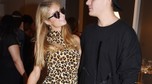 Paris Hilton i jej chłopak Chris Zylka na imprezie