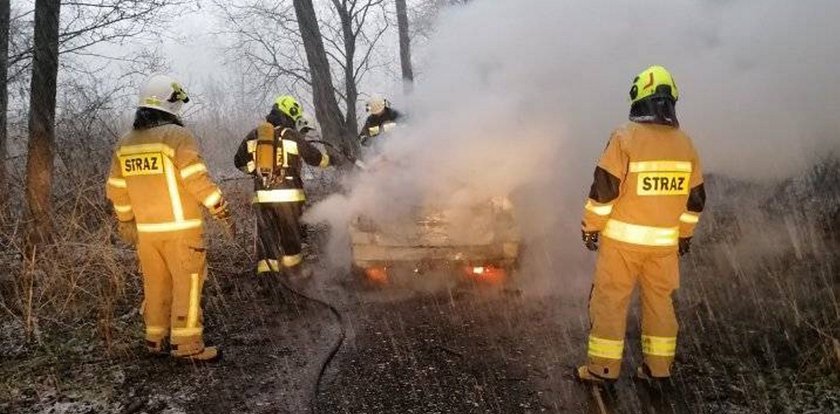 Spalone auto, a w nim zwłoki. Makabra pod Siedlcami