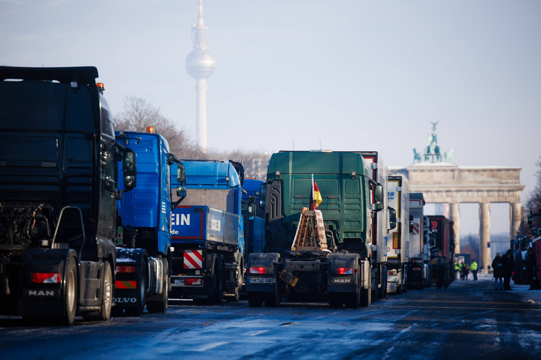 Do strajkujących rolników dołączyli kierowcy ciężarówek. Berlin, 18 stycznia 2023 r.