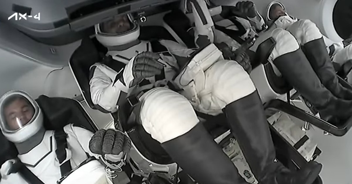 スウォス・ウズナヴィー・ワイニエウィスキーは、宇宙からポールに語りました。 「私は私たち全員を代表しています」