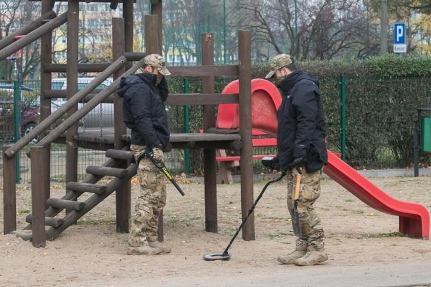 Konin: z wykrywaczami metalu na miejscu śmierci Adama. Zabił go policjant