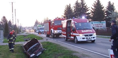 Uderzył w samochód i wpadł do rowu (ZDJĘCIA)