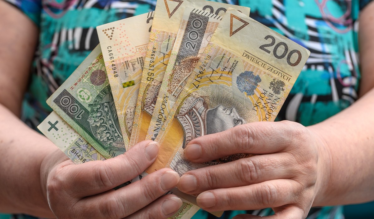 Rozpoczęła się wypłata czternastych emerytur. Ponad 990 mln zł
