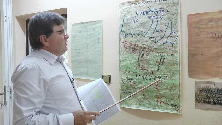 Na vrhu planine Čemerno nalazila se treća linija rovova koje su iskopali vojnici Kraljevine Srbije braneći na ovim položajima odstupnicu Prve srpske armije - kaže Rade Vukosavljević, artiljerijski major u penziji i autor edicije „Kraljevo u velikom ratu“