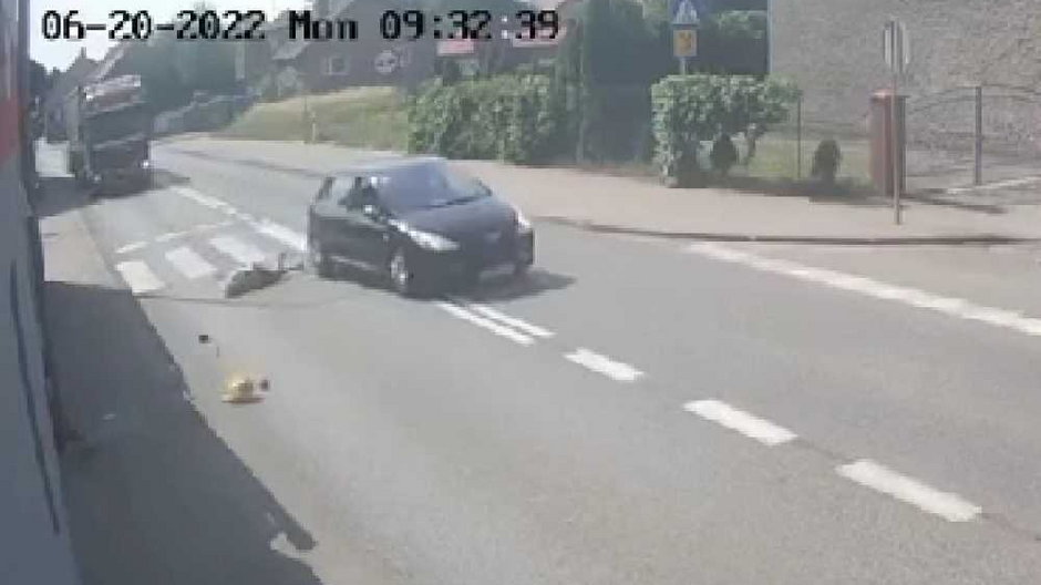 Kadr z nagrania, na którym zarejestrowano wypadek Źródło: brd24.pl