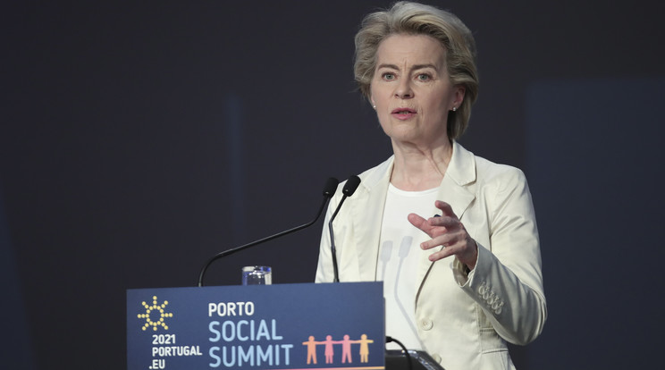 Ursula von der Leyen  az uniós tagországok állam-, illetve kormányfőinek csúcstalálkozóján /MTI/EPA/AP/Luis Vieira