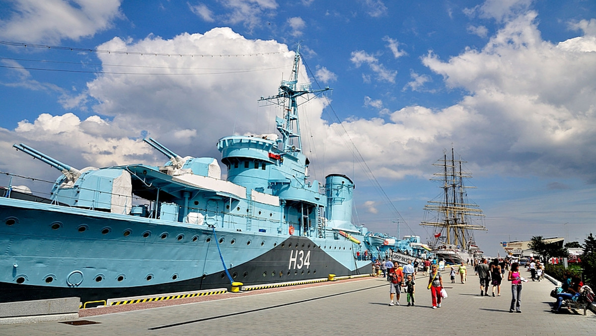 Okręt-muzeum ORP "Błyskawica" przeszedł remont przygotowujący go do nowego sezonu. We wtorek jednostka wróciła ze stoczni, gdzie były wykonywane prace na swoje stałe miejsce - nabrzeże przy gdyńskim skwerze Kościuszki.