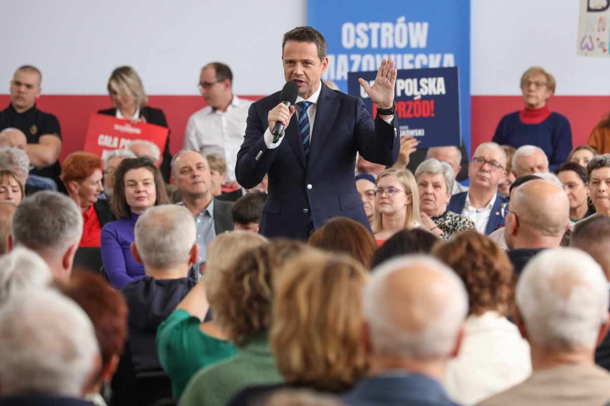 Rafał Trzaskowski odjeżdża rywalom