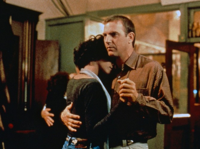 Whitney i Kevin Costner w filmie 'Bodyguard' (1992)