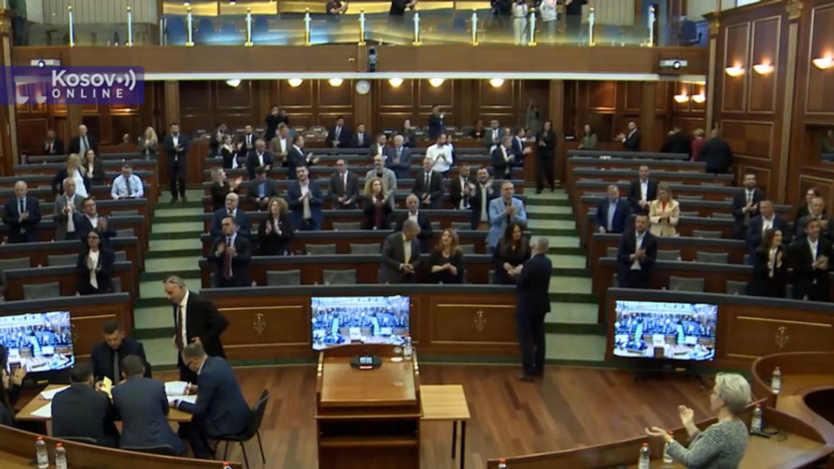 Poslanici Srpske liste napustili salu