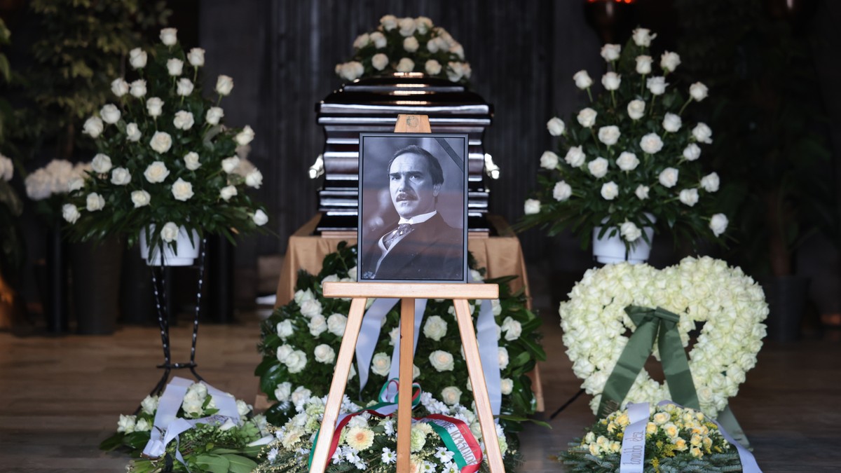 Pogány Judit, Nemcsák Károly és Kern András is búcsúzott: Így kísérték utolsó útjára Tordy Gézát – Fotókon a Nemzet színészének temetése