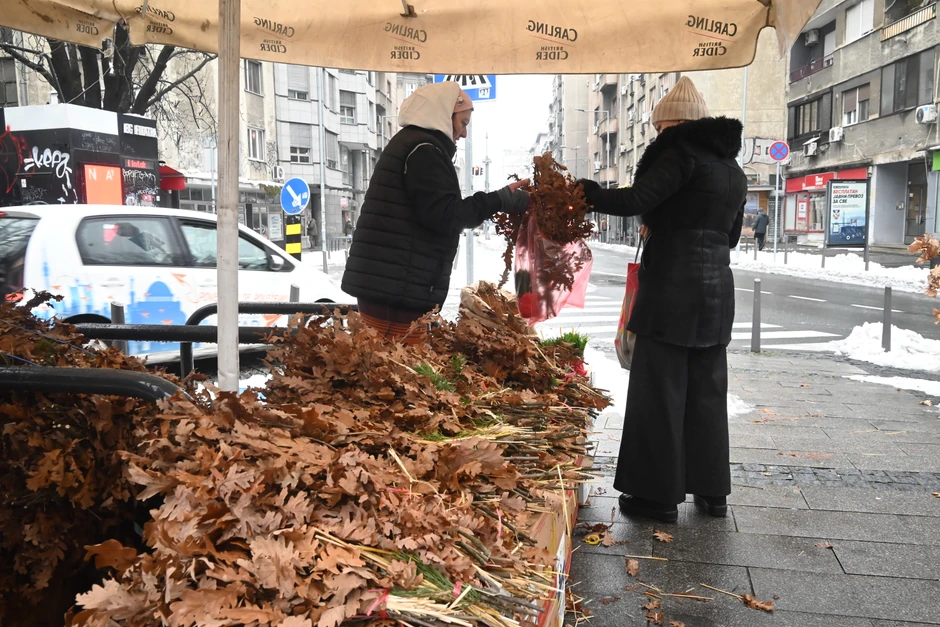 Prodaja badnjaka na Palilulskoj pijaci