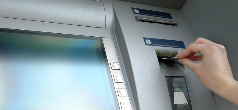 W bankach automat zastąpi kasjerki