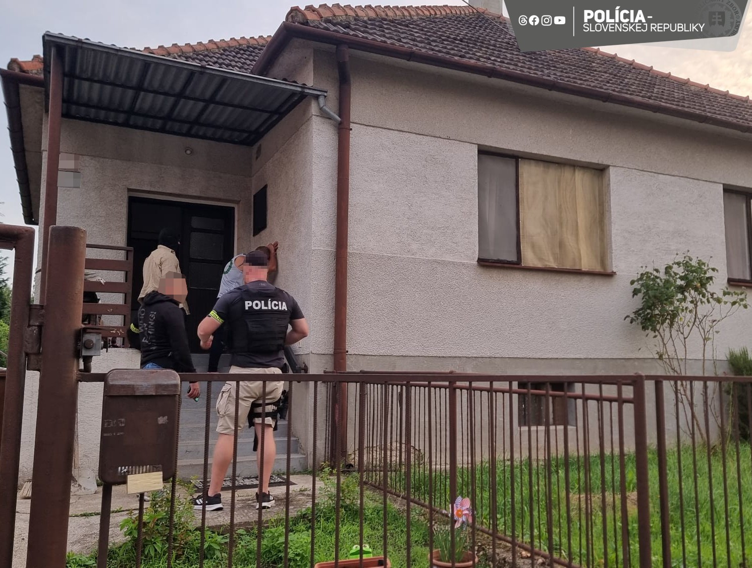 Polícia zadržala muža, po ktorom bolo vyhlásené medzinárodné pátranie.