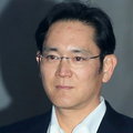 Wiceszef Samsunga po wyroku sądu apelacyjnego wyszedł na wolność