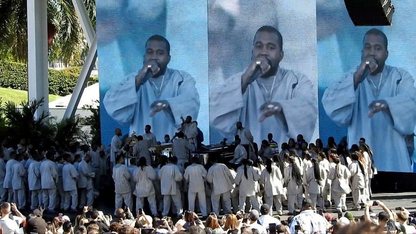 Kanje Vest sa svojim gospel horom povodom Superboula 2020. u Majamiju