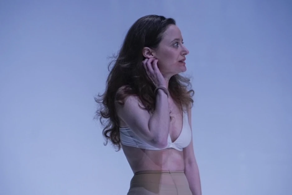 Maša Dakić u predstavi Prima facie